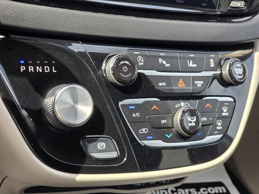 Used 2023 Black Chrysler Touring L image 18