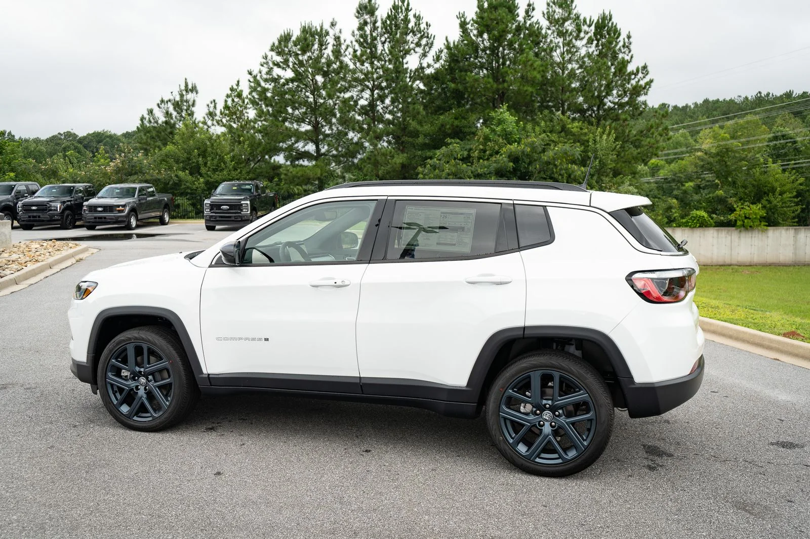 New 2026 Bright White Clear-Coat Exterior Paint Jeep  image 7