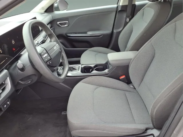 2025 Kia K4 LXS - Photo 11