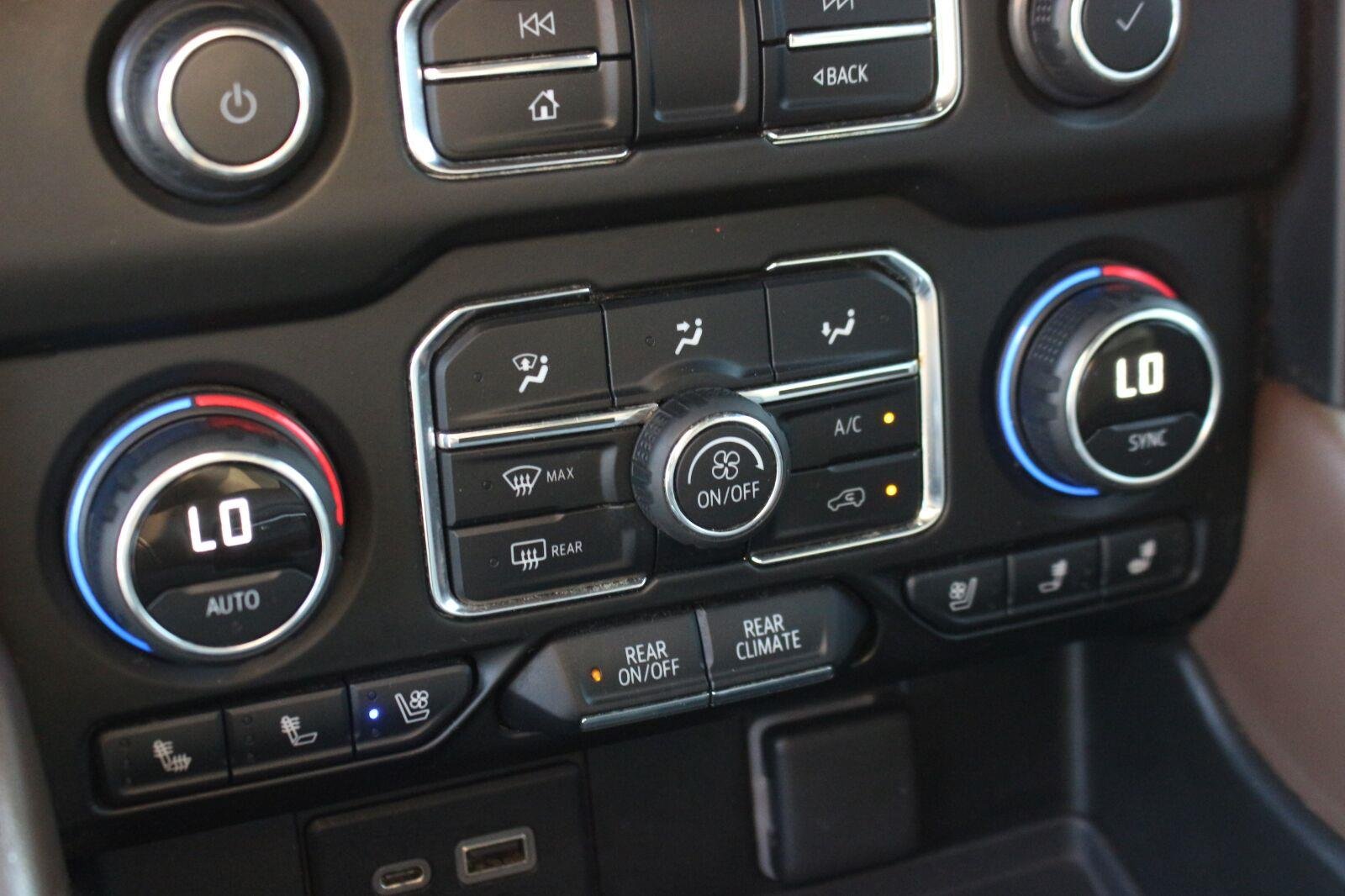 Used 2021 IRIDESCENT PEARL TRICOAT Chevrolet High Country image 25
