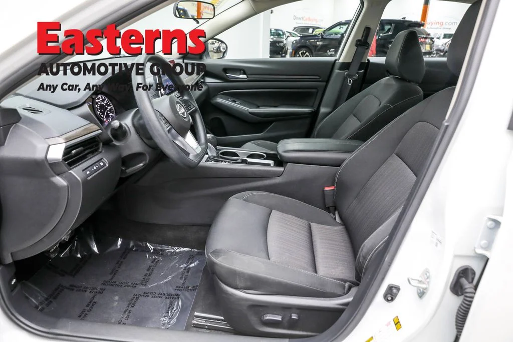Used 2024 White Nissan 2.5 SV image 14