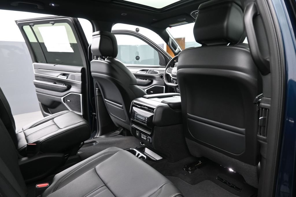 New 2026 Fathom Blue Pearl-Coat Exterior Paint (Late Availability) Jeep Limited Reserve image 24