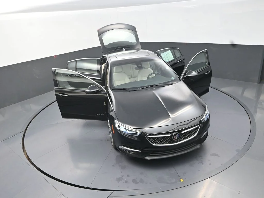 Used 2019 Black Buick Avenir image 32