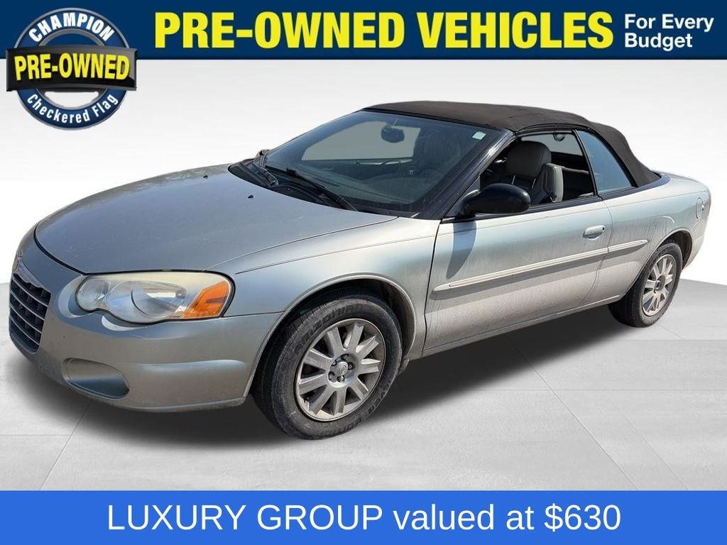 Used 2005 Satin Jade Pearl Chrysler Limited image 1