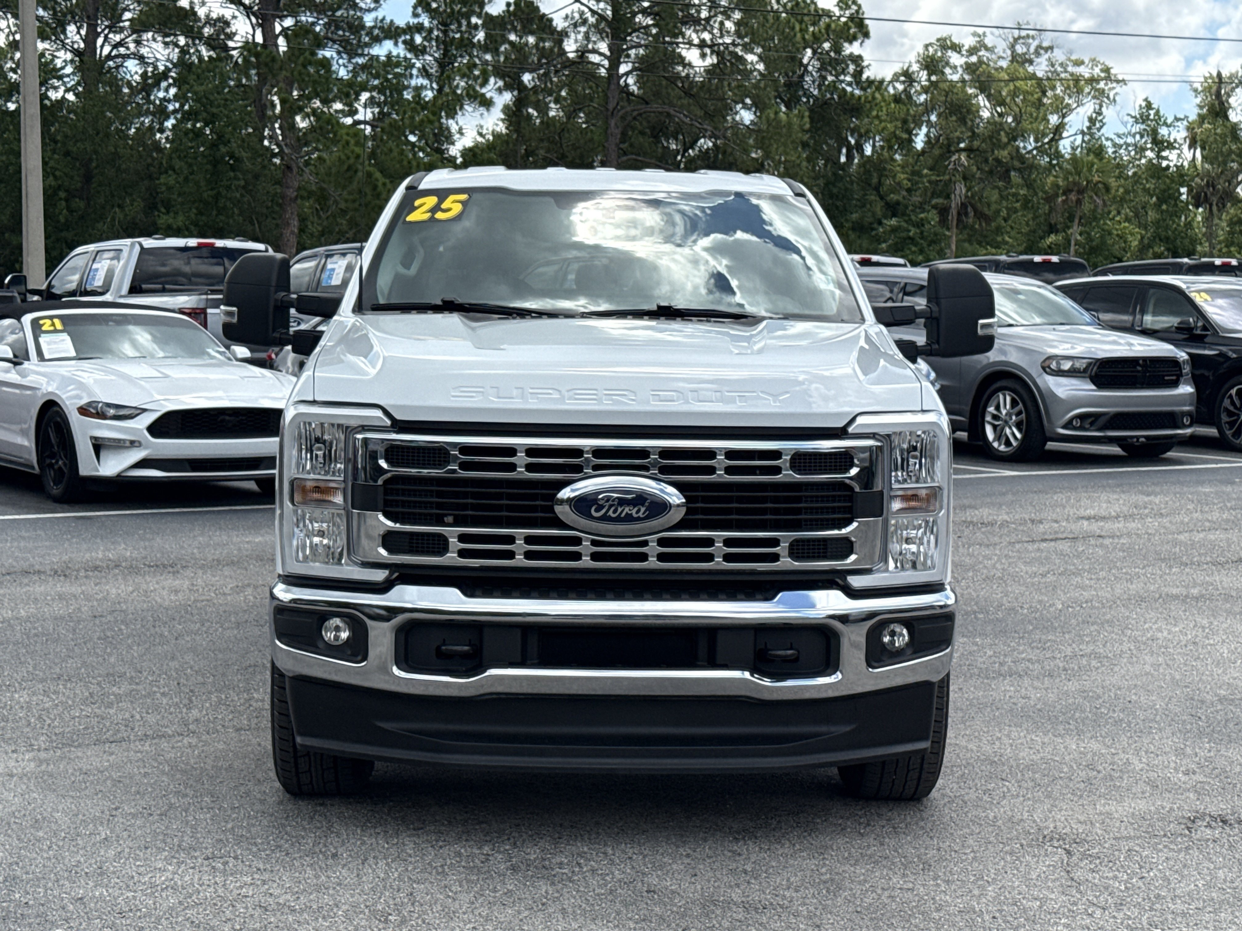 Used 2025 Oxford White Ford XLT image 3