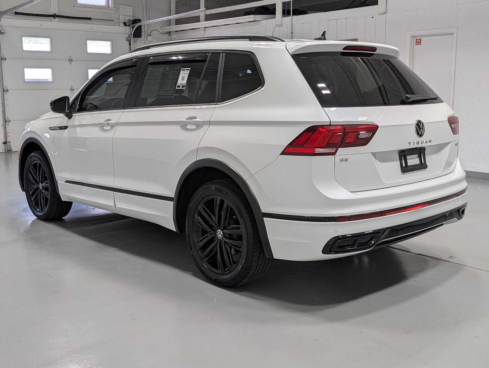Used 2022 Oryx White Pearl Volkswagen SE R-Line Black image 10
