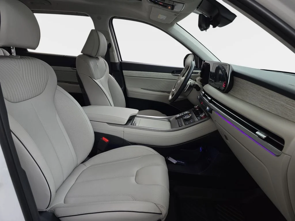 Used 2025 White Hyundai Calligraphy image 10