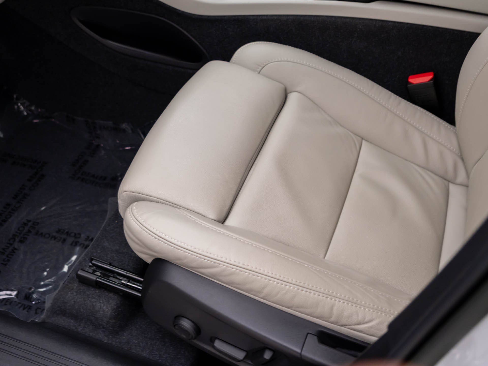 Used 2023 White Volvo Ultimate image 16