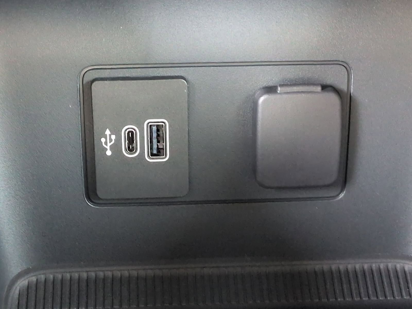 2026 Ford Explorer Active - Photo 32