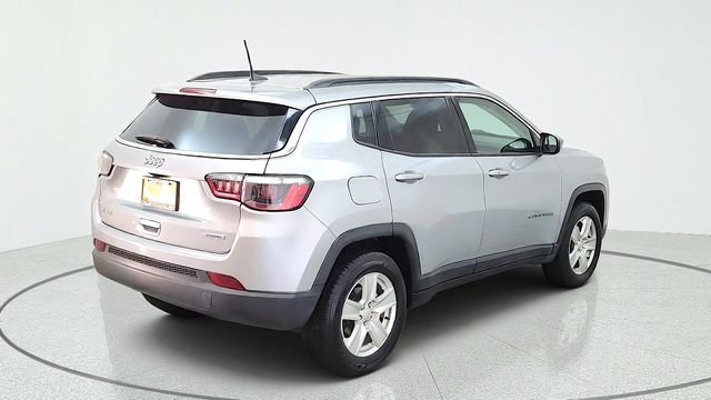 Used 2022 Silver Jeep Latitude image 11