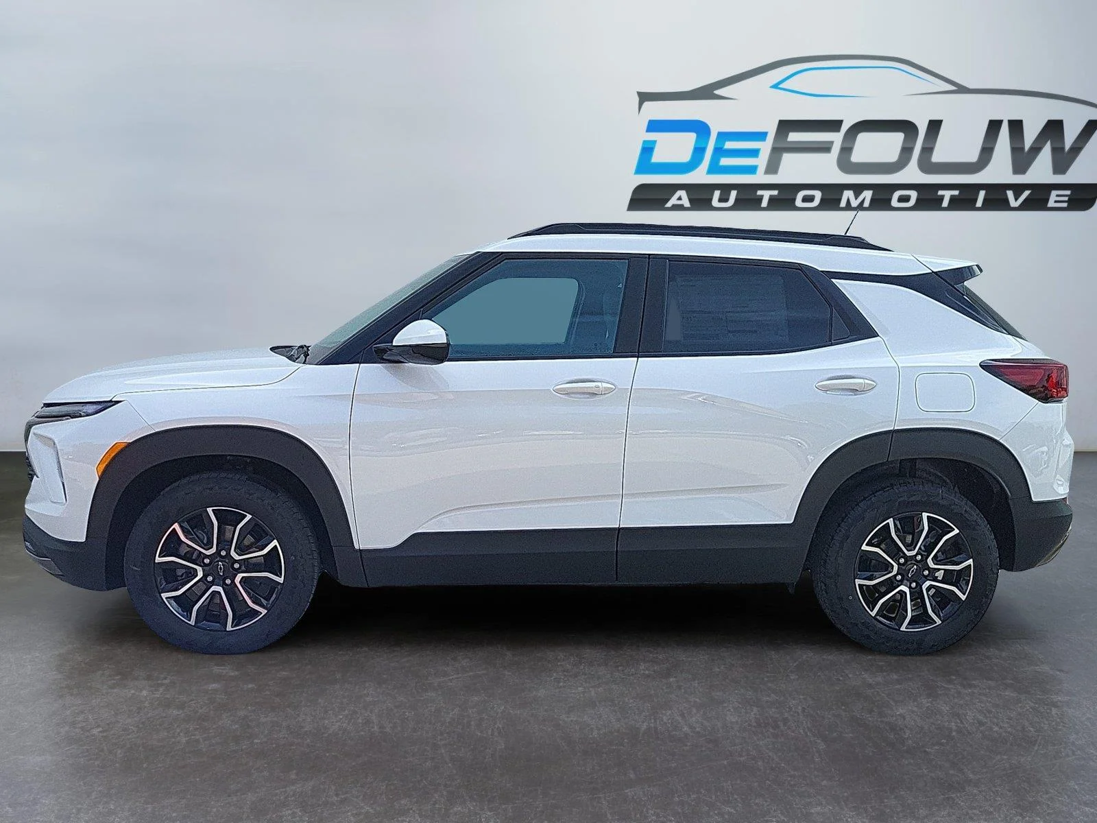 Used 2025 Iridescent Pearl Tricoat Chevrolet ACTIV image 6