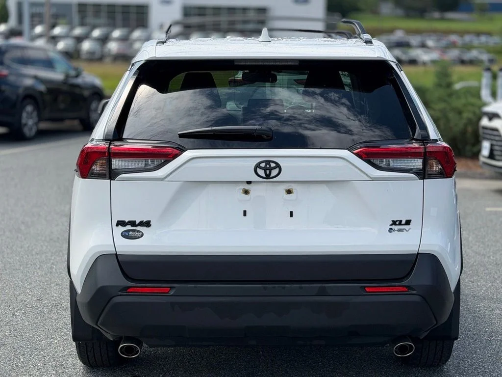 Used 2025 White Toyota XLE image 4