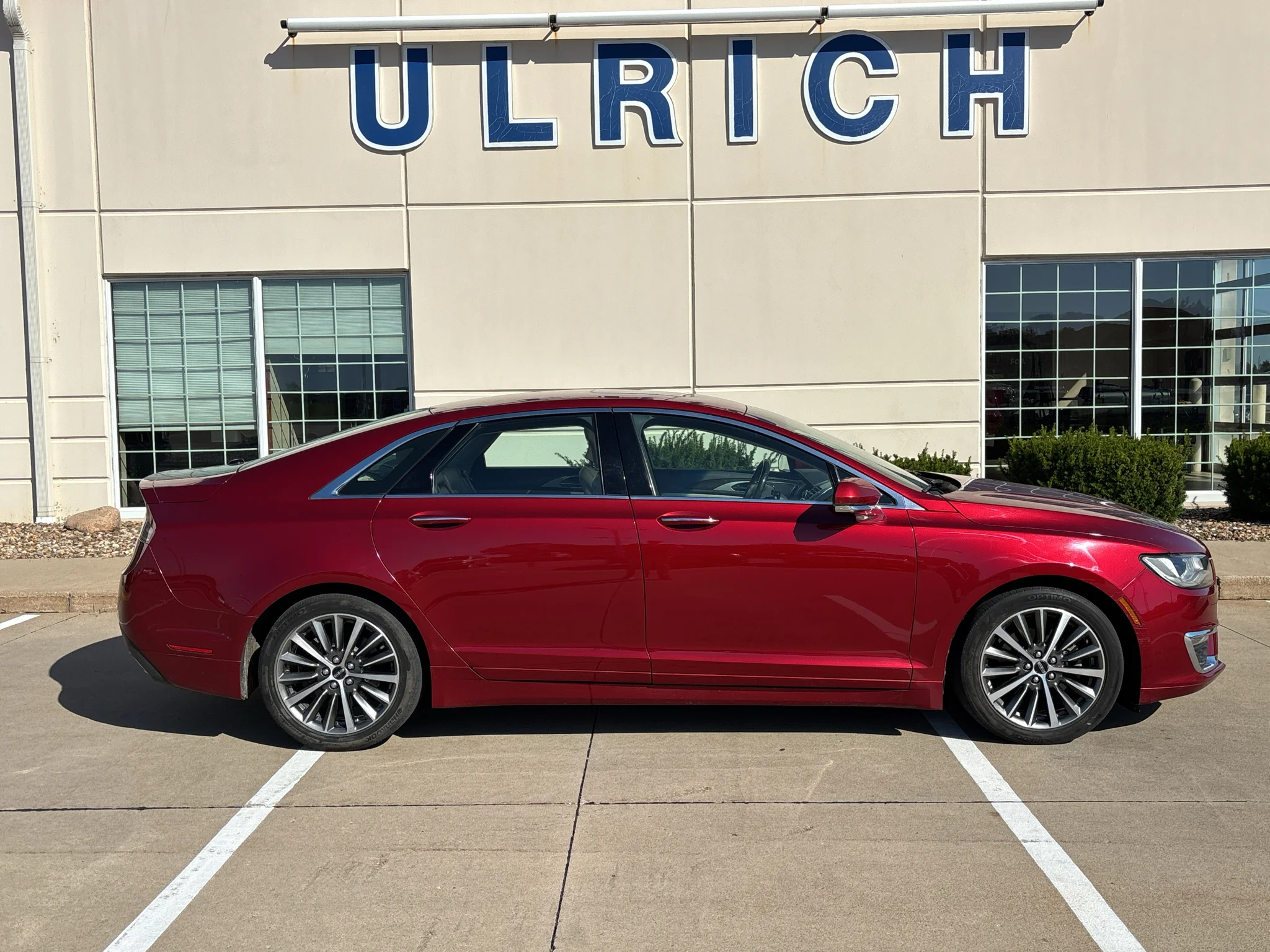 Used 2017 Ruby Red Metallic Tinted Clearcoat Lincoln Select image 10