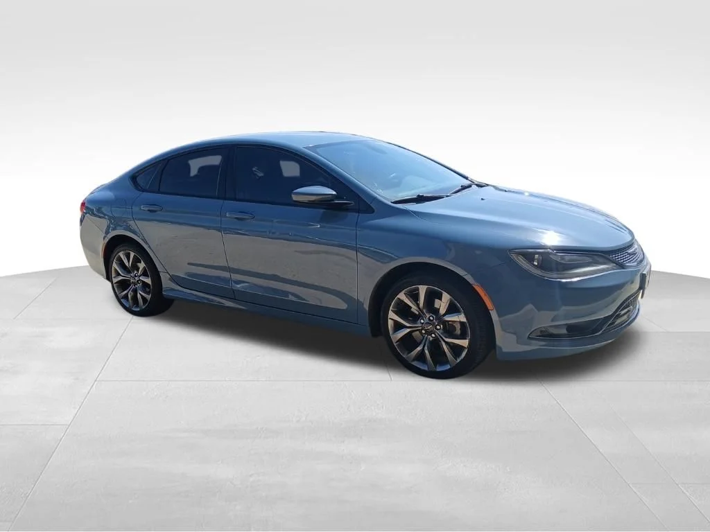 Used 2015 White Chrysler S image 1