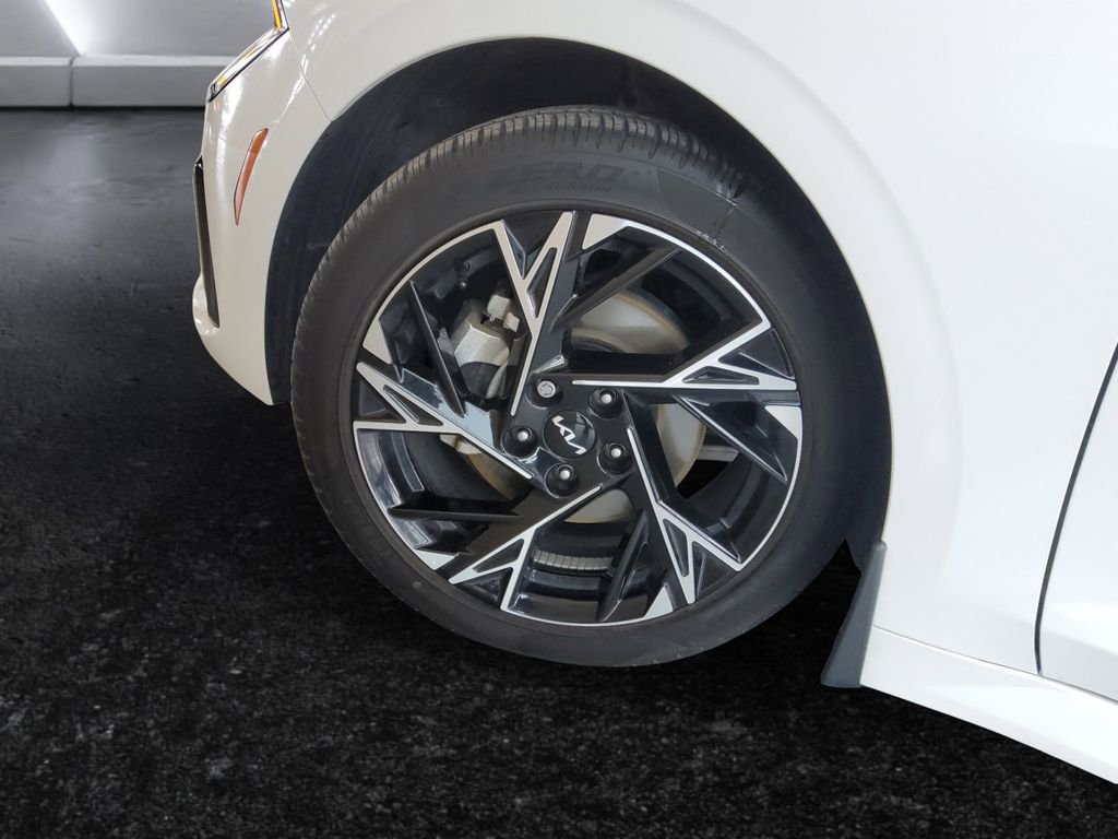 Used 2025 White Kia GT-Line image 27