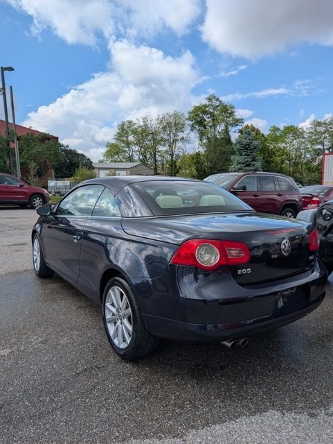 2010 Volkswagen Eos 2.0T Komfort photo 4