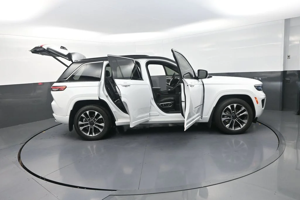 Used 2024 White Jeep Overland image 39