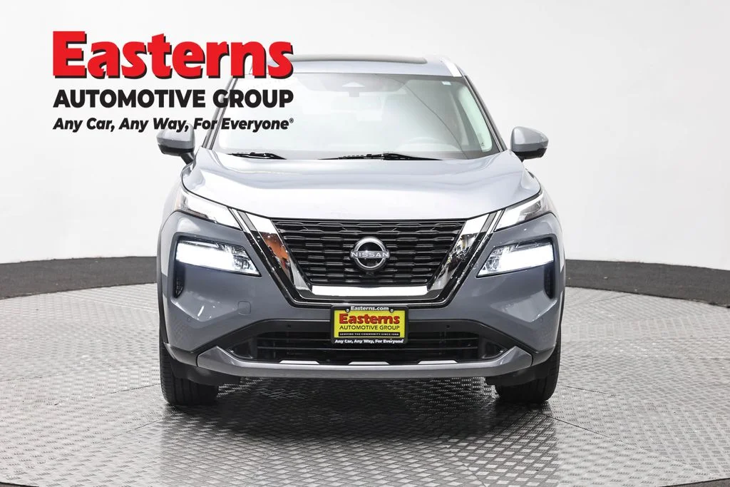 Used 2023 Gray Nissan SL image 2