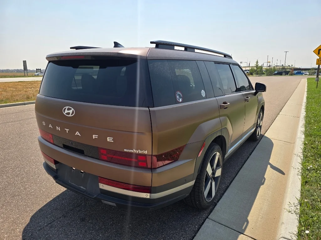 Used 2025 Earthy Brass Matte Hyundai Limited image 5
