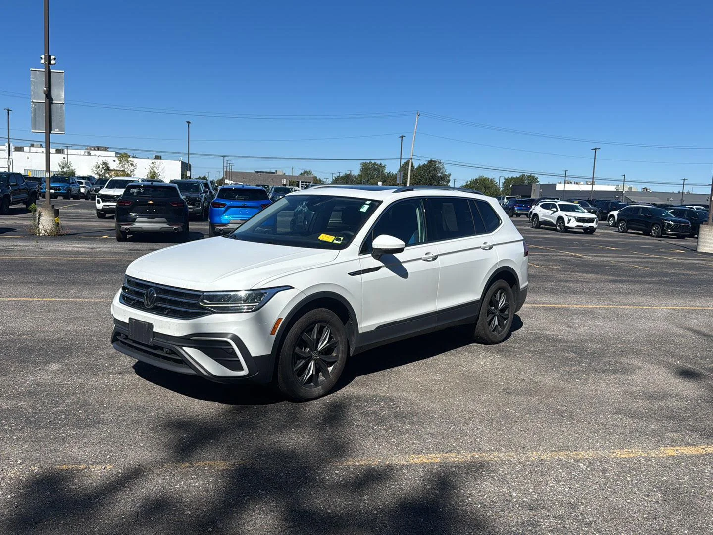 Used 2024 Pure White Volkswagen SE image 5