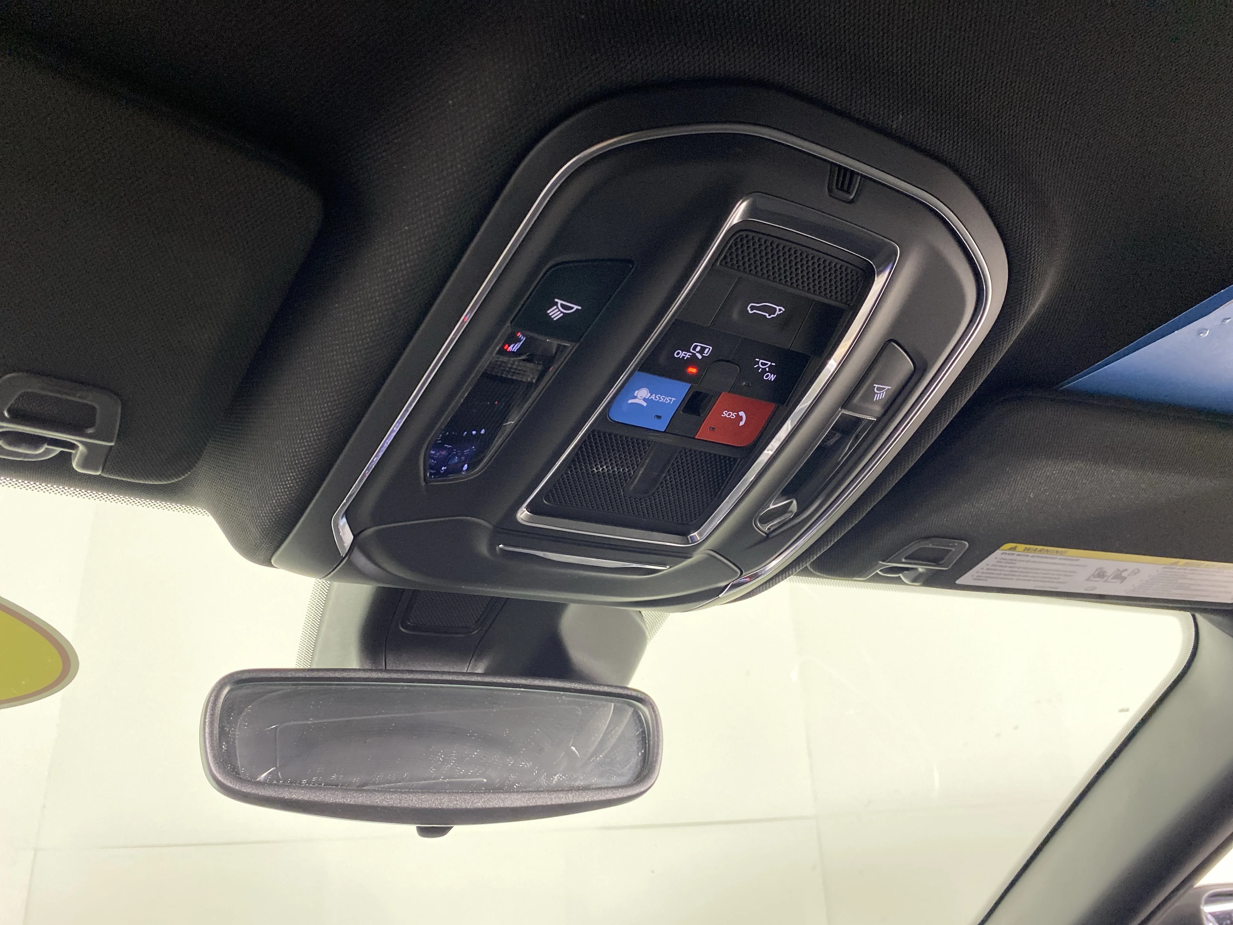 Used 2024 Diamond Black Crystal Pearlcoat Jeep Laredo image 26