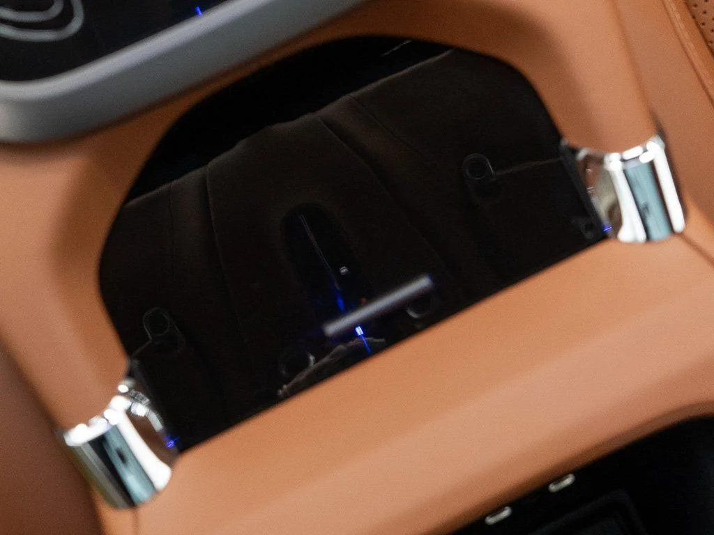 New 2026 Q Oberon Black Aston Martin 707 image 34