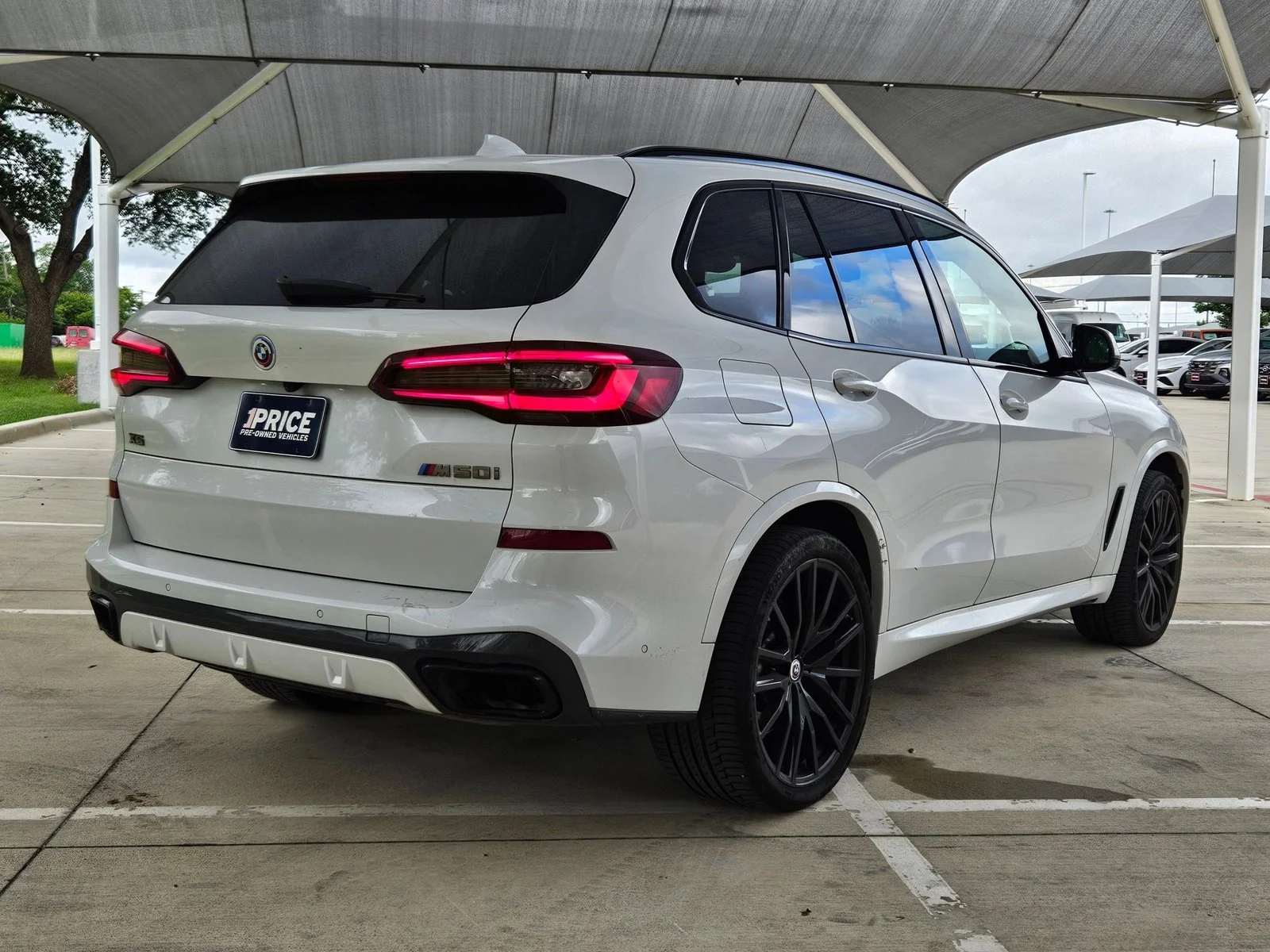 Used 2022 Mineral White Metallic BMW M50i image 5