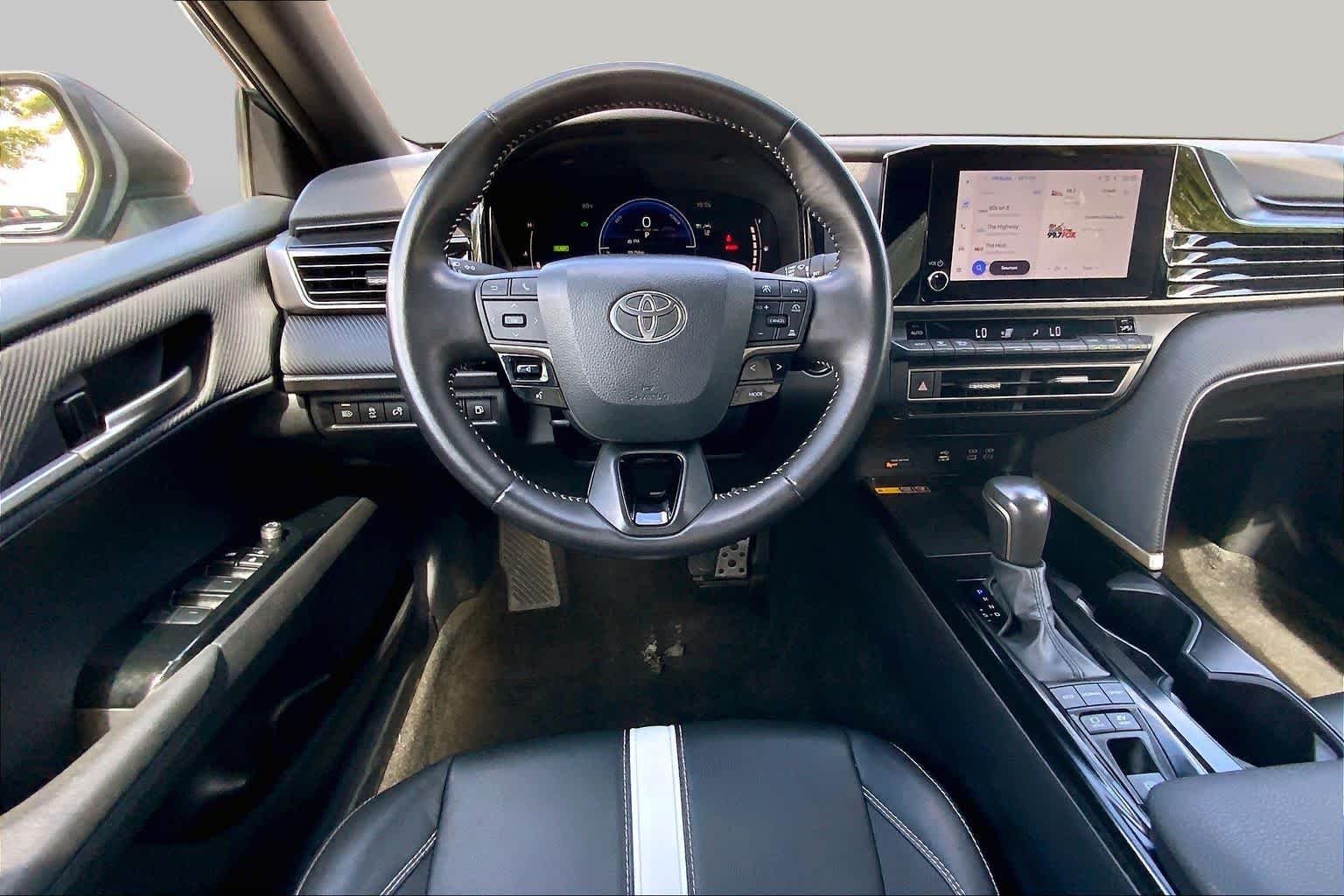 Used 2025 Ocean Gem Toyota SE image 6