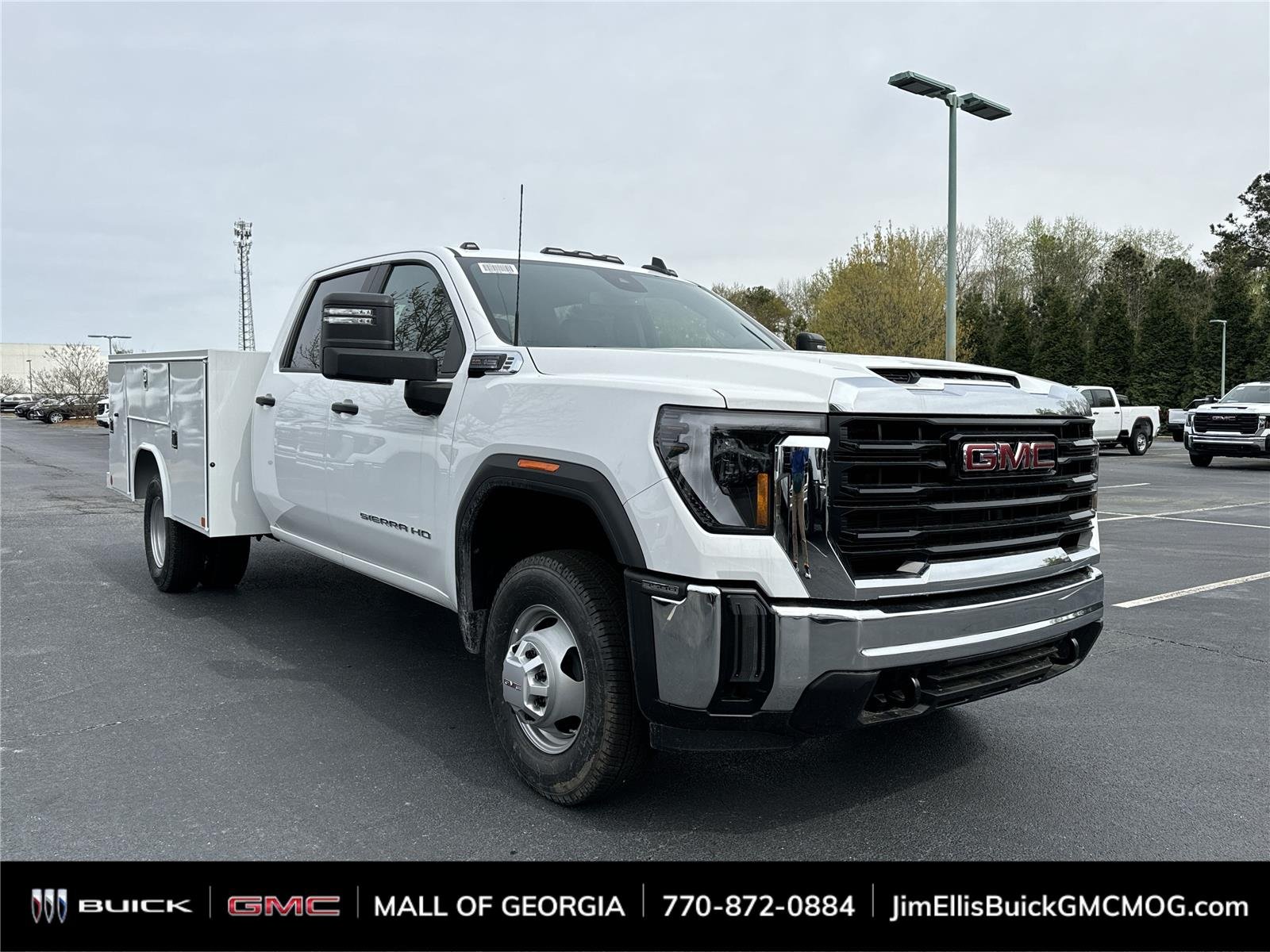 GMCページ New 2025 GMC Sierra 3500 HD Chassis Cab Pro Crew Cab in Buford