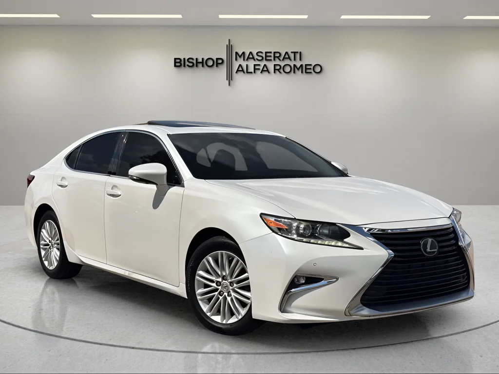 Used 2017 White Lexus 350 image 1