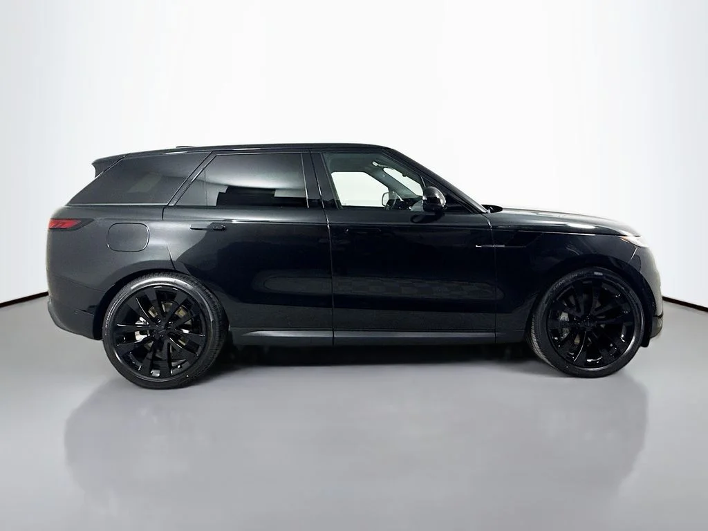 New 2026 Santorini Black Land Rover SE image 4