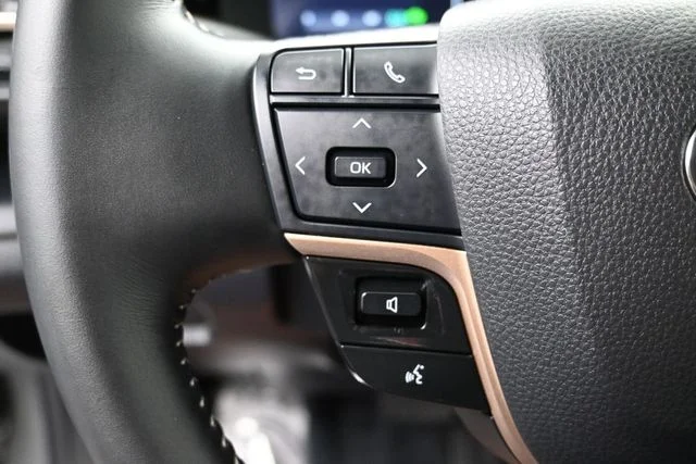 Used 2024  Toyota XLE image 20