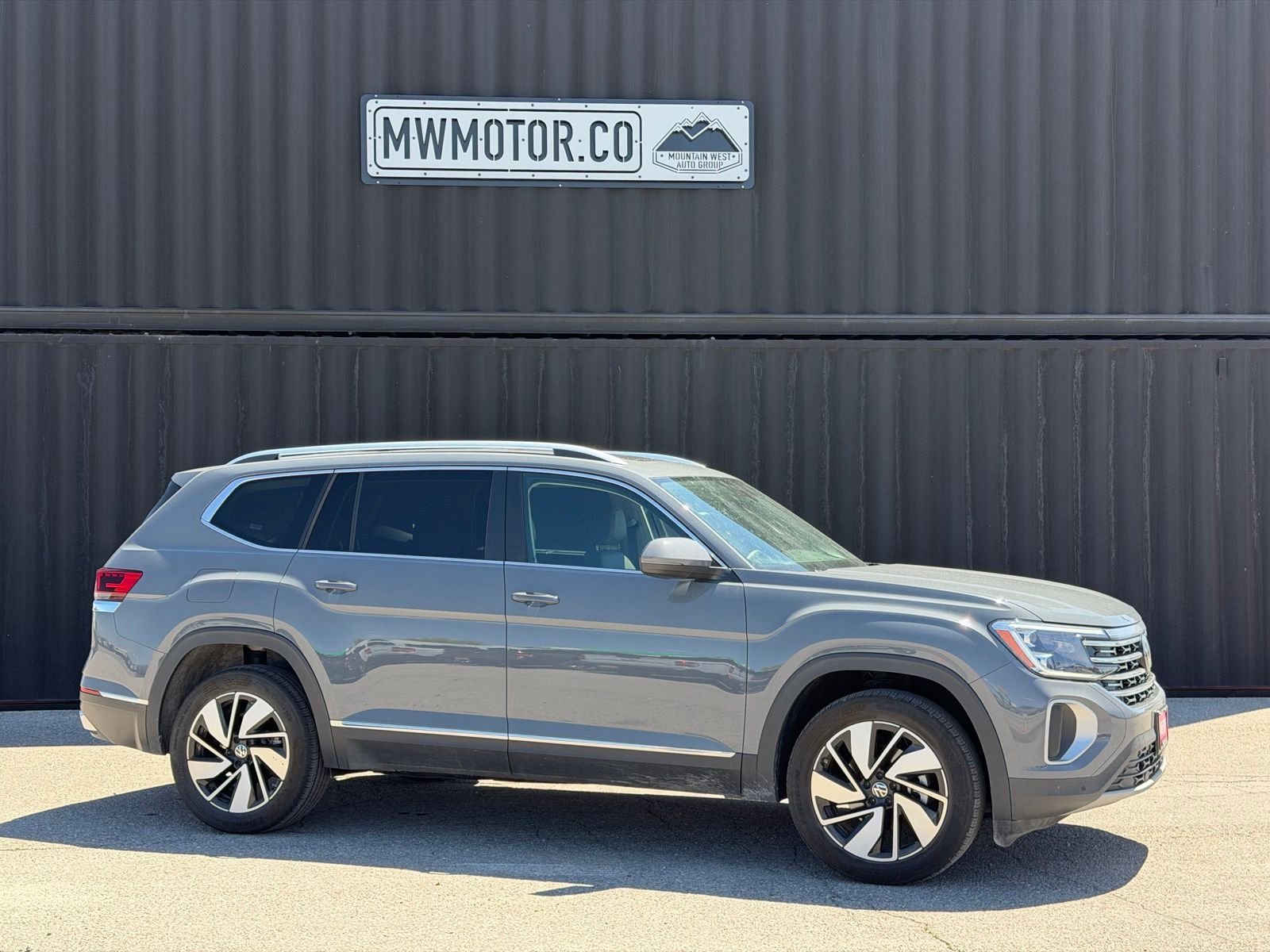 2025 Volkswagen Atlas 2.0T SEL 4MOTION's photo