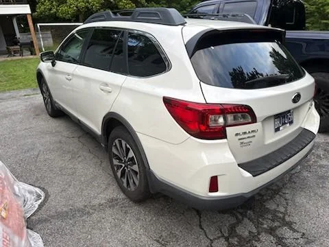 Used 2015 White Subaru 2.5i image 23
