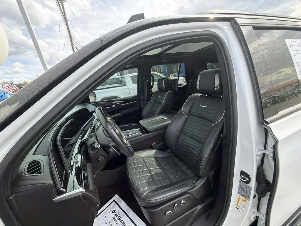 Used 2023 White Cadillac V-Series image 17