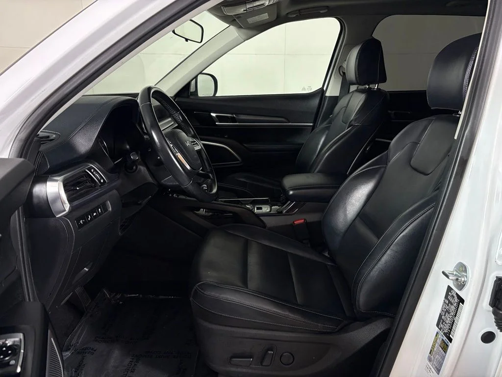 Used 2022 White Kia S image 16