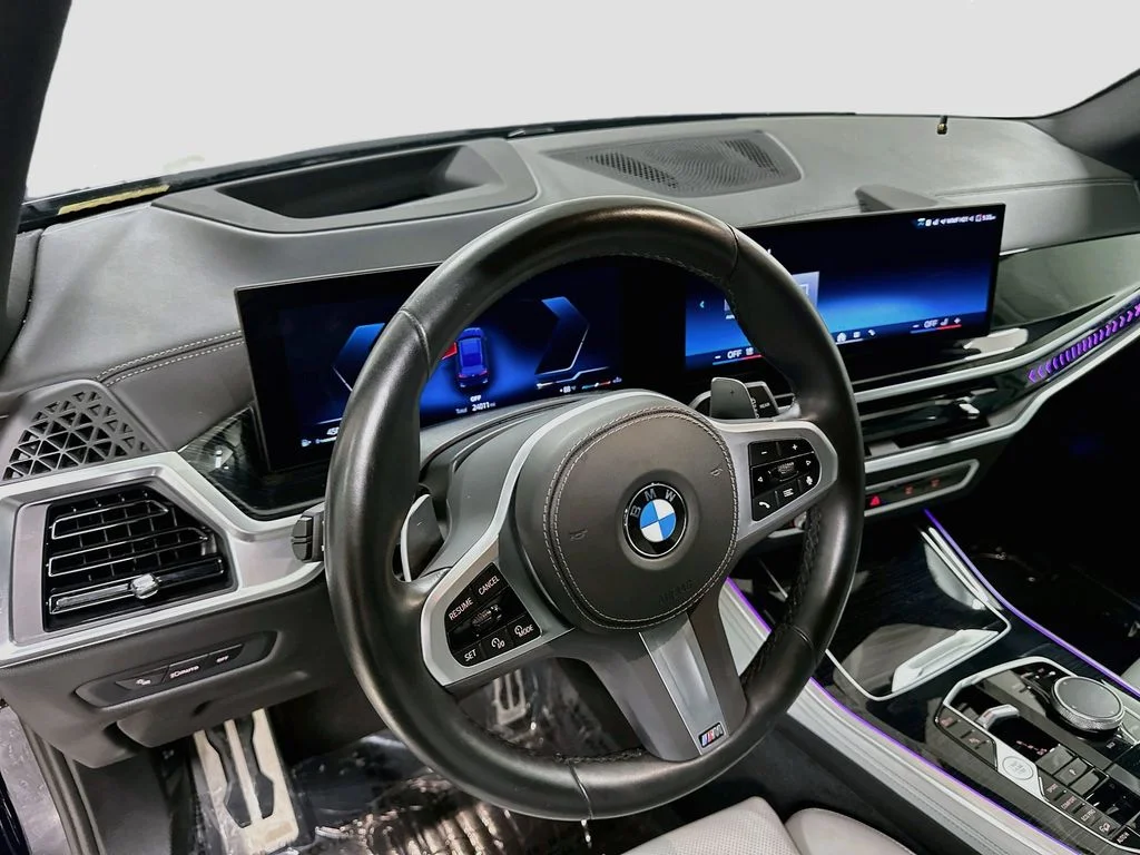 Used 2024 Blue BMW xDrive40i image 4