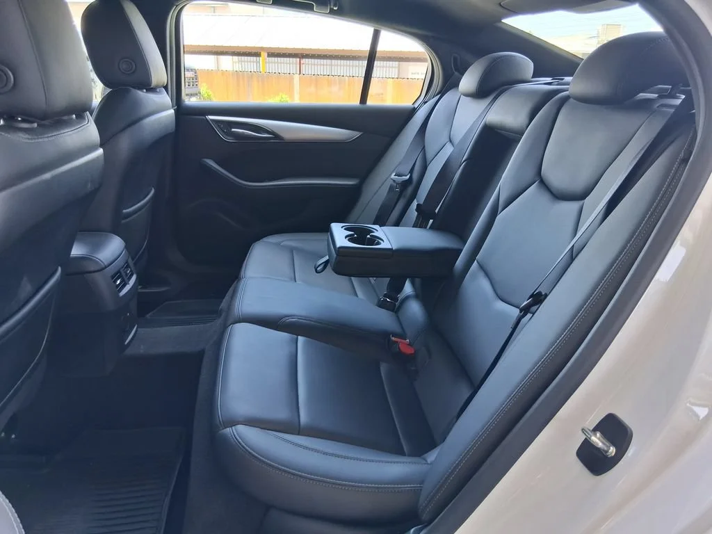 Used 2023 SUMMIT WHITE Cadillac Luxury image 20