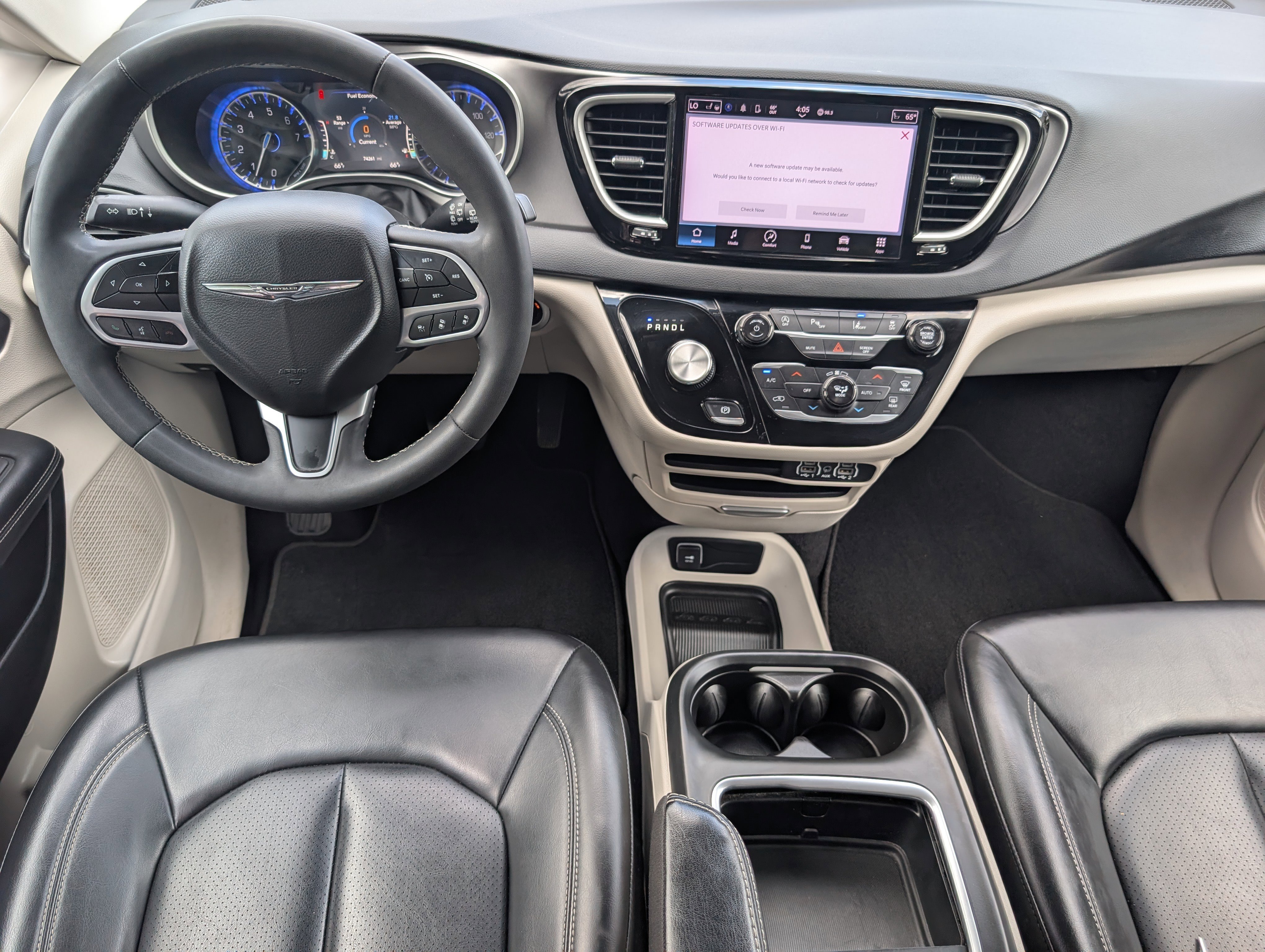 Used 2023 Silver Mist Clearcoat Chrysler Touring L image 8