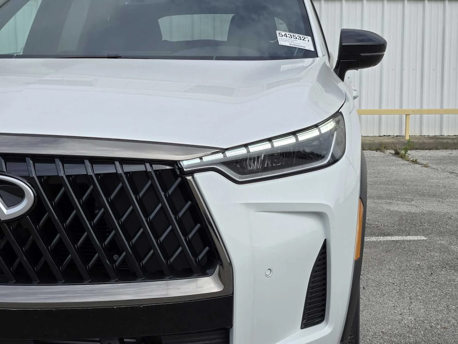 New 2026 RADIANT WHITE INFINITI Sport AWD image 5