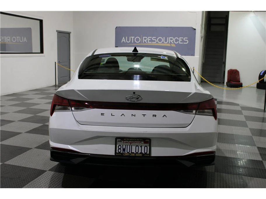 Used 2021 Quartz White Hyundai SEL image 5