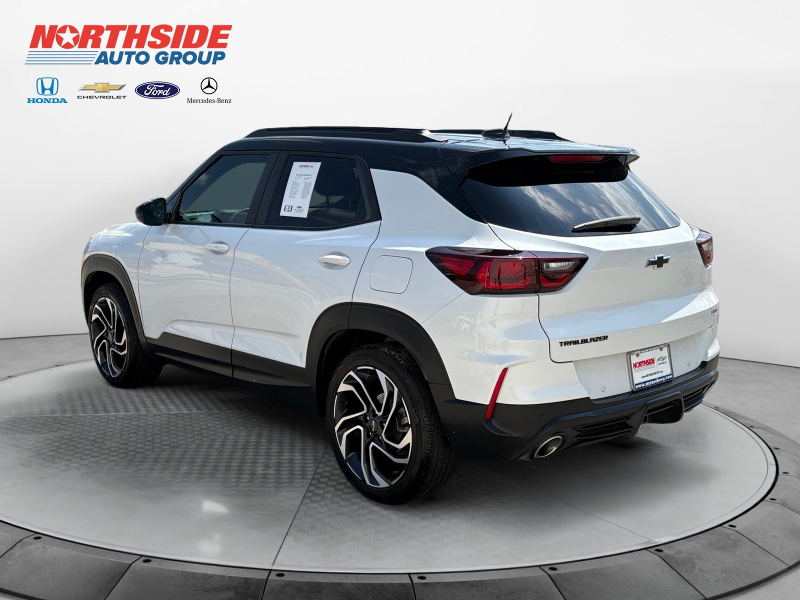 Used 2025 Iridescent Pearl Tricoat Chevrolet RS image 5