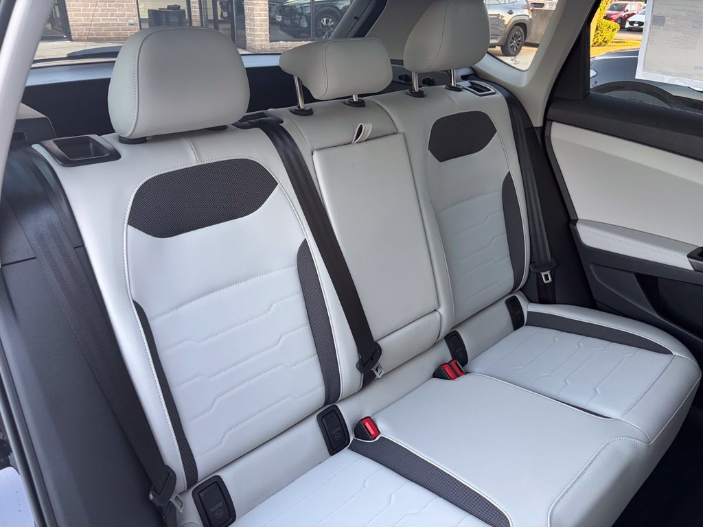 New 2026 Deep Black Pearl Volkswagen 1.5T SE image 20