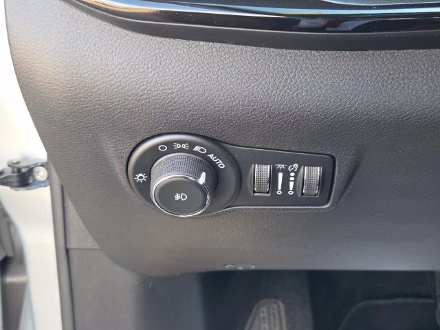 Used 2026 Silver Jeep Latitude image 29
