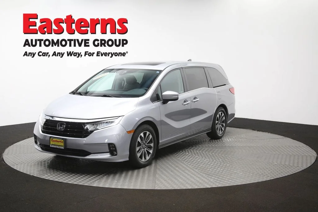 Used 2023 Silver Honda EX-L image 57