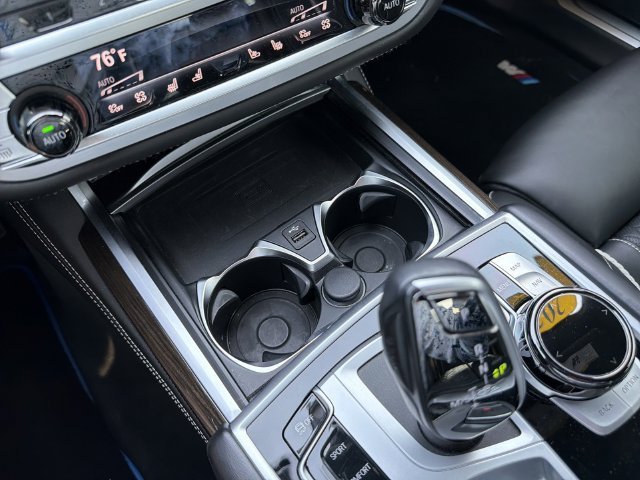 Used 2022 Black Sapphire Metallic BMW M760i xDrive image 35