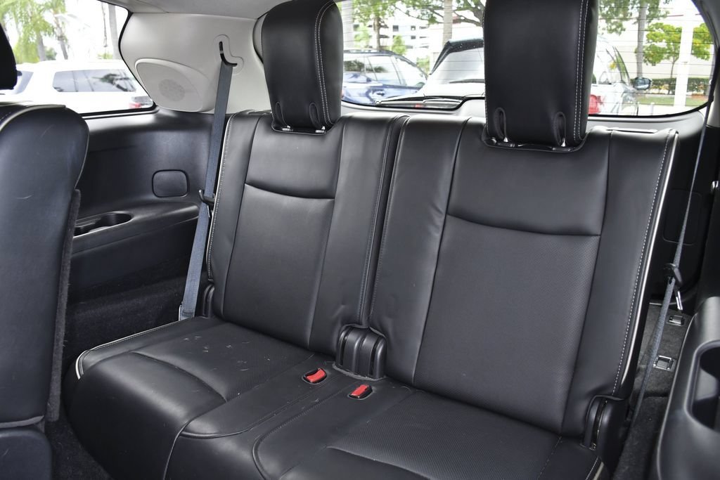 Certified Used 2019 Liquid Platinum INFINITI LUXE image 23