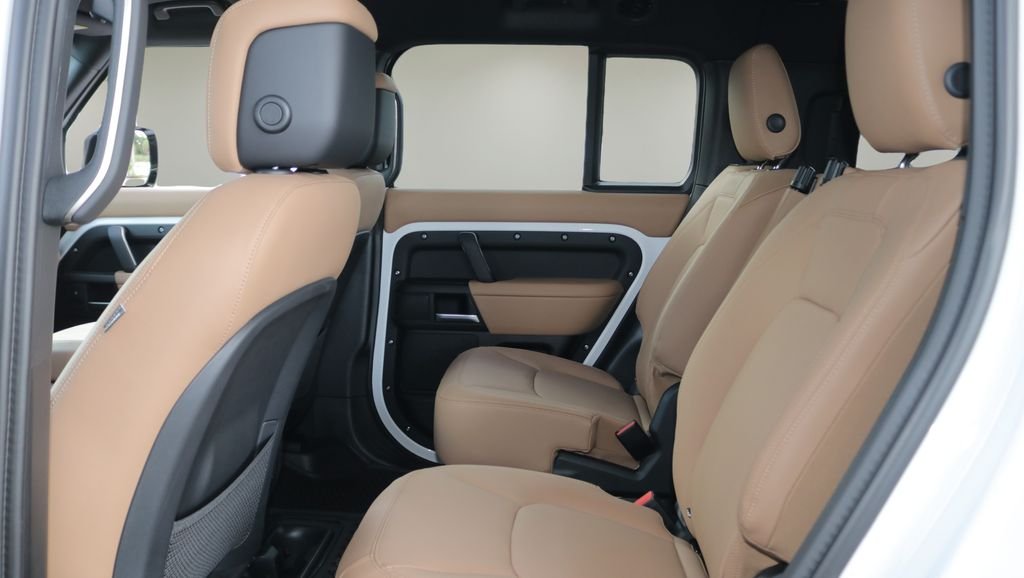 New 2026 Fuji White Land Rover X-Dynamic SE image 13