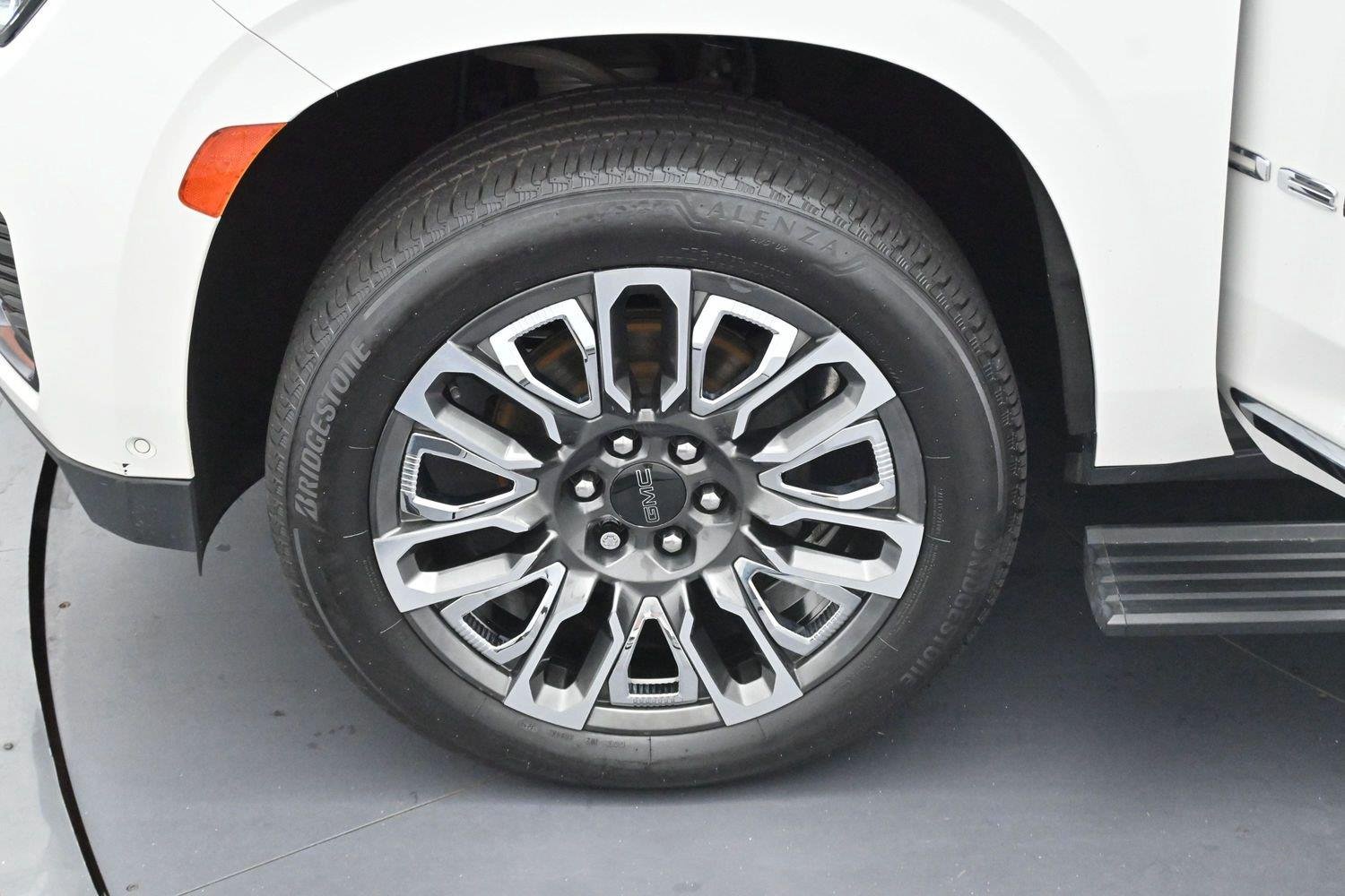 Used 2023 WHITE FROST TRICOAT GMC Denali Ultimate image 38