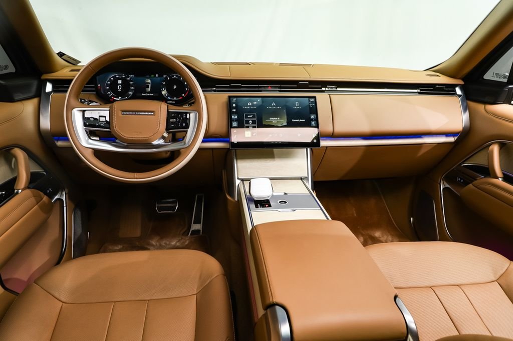 Used 2025  Land Rover SV image 6